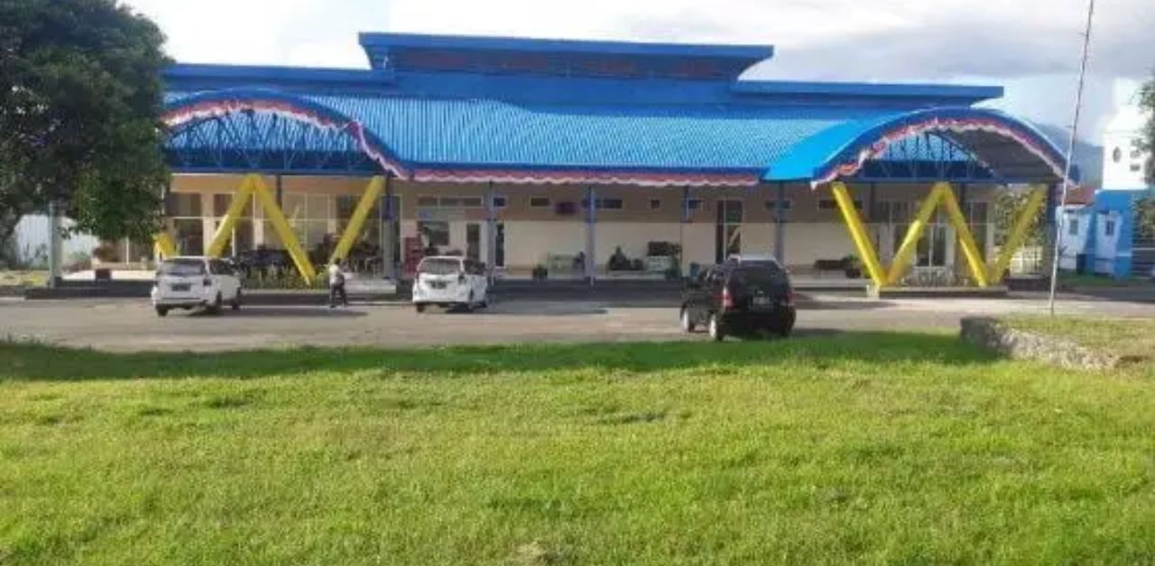 Oesman Sadik Airport
