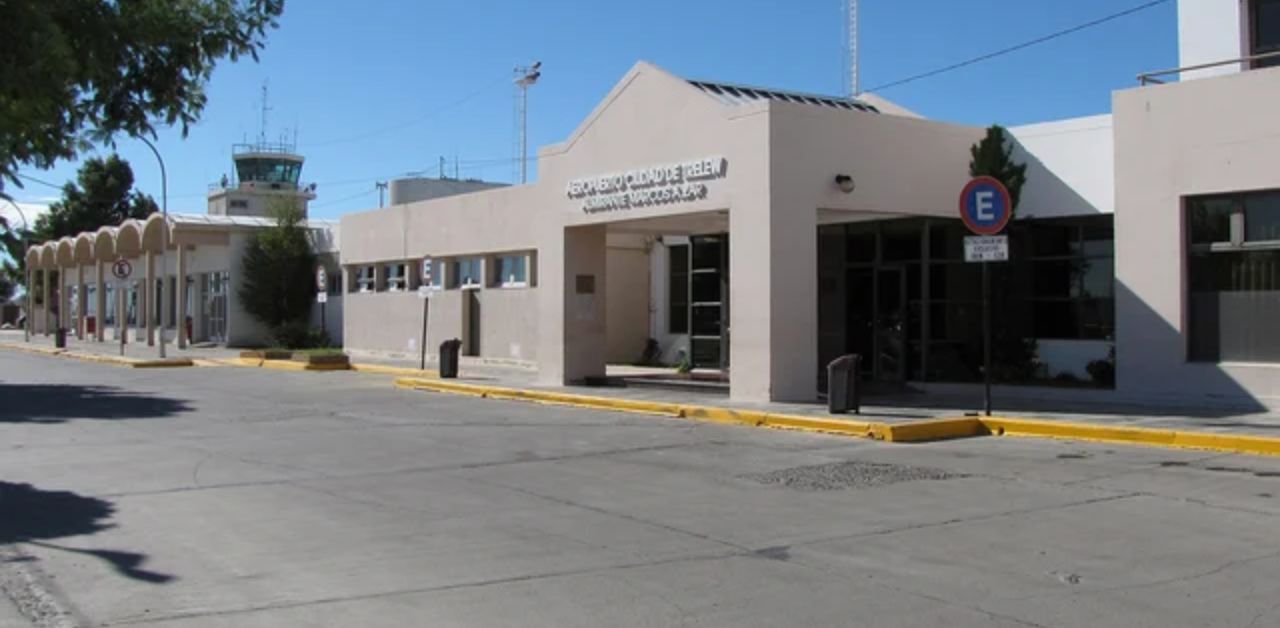 Almirante Marcos A. Zar Airport